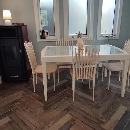 Seasons 1, Golem Kompleksi Dielli Apartment Qerret